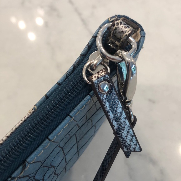 NWOT Faux Snakeskin/Croc Blue & Silver Purse with Matching Belt - Picture 5 of 9